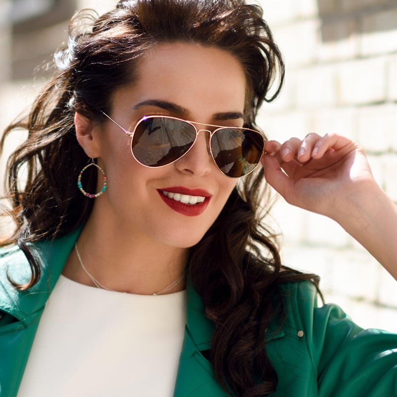 SPUNKYsoul تقدم SPUNKYsoul أقراط هووب مكعبات ملونة بوهيمية "زورا" للنساء (أخضر مائل إلى الأزرق/أحمر/مكعب)  - Image 2